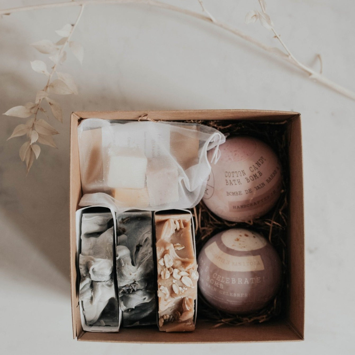 Gift Box: 3 Soap Bars + 2 Bath Bombs + 1 Soap Bag