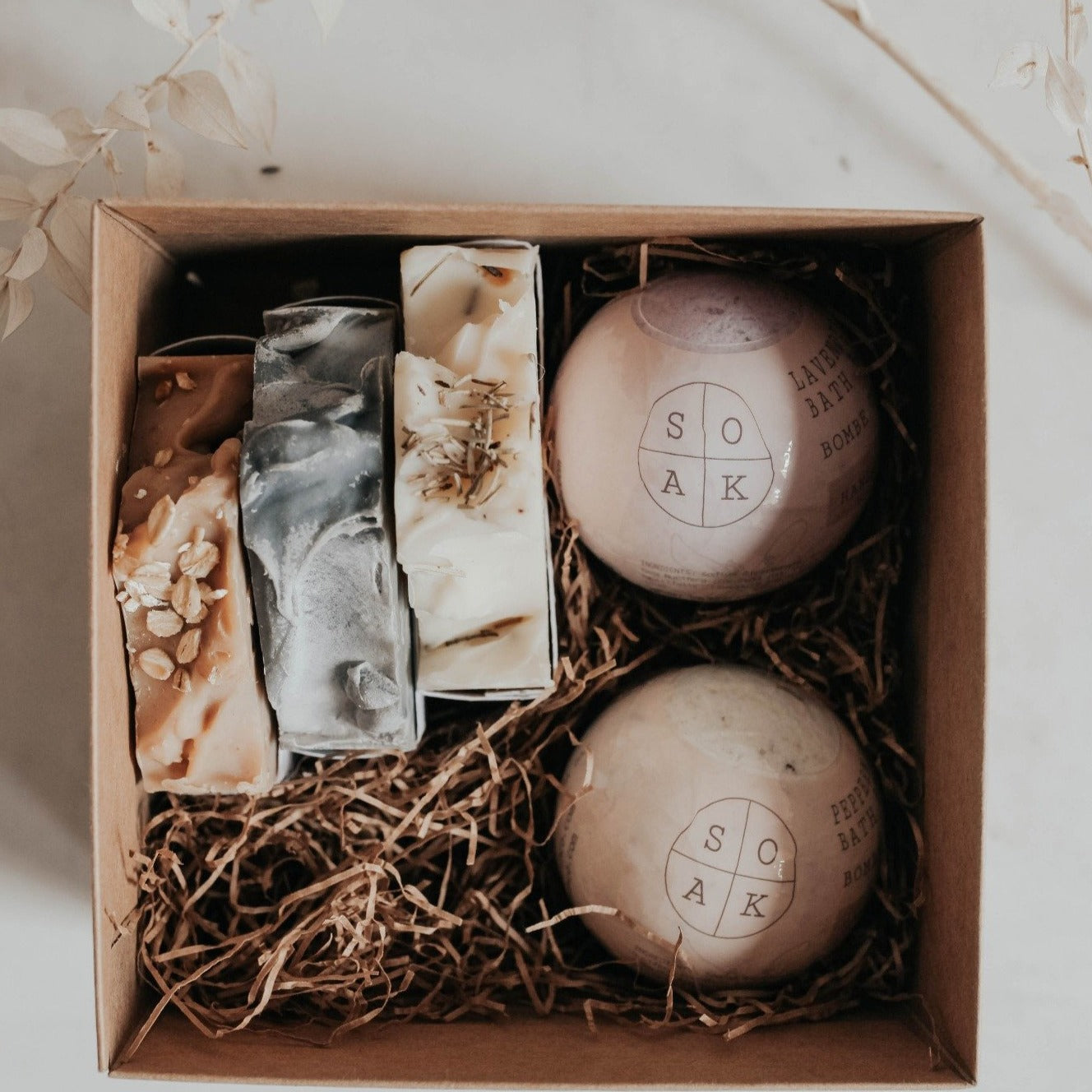 Gift Box: 2 Bath Bombs + 3 Soap Bars